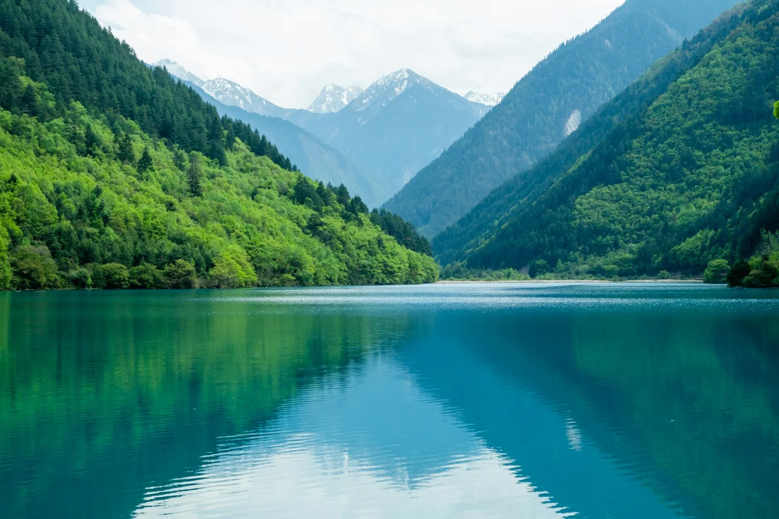 Turquoise terraced lakes of Jiuzhaigou Valley in Sichuan, China